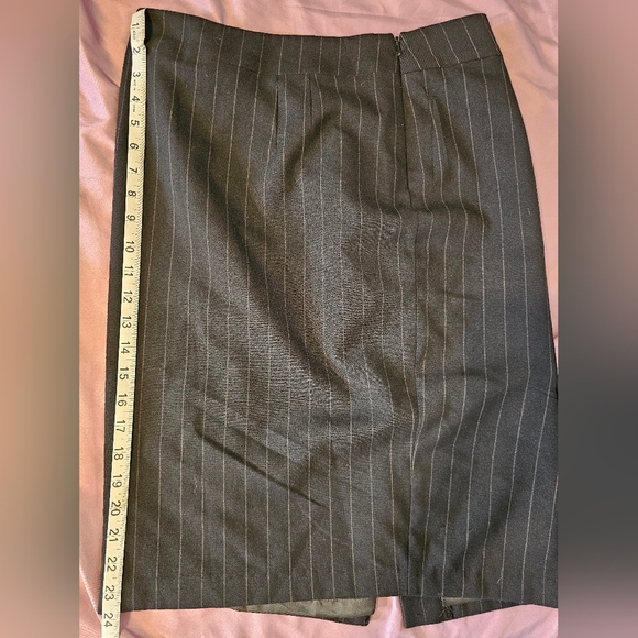 New York and Company A-Line Classic Pinstripe Black/White Office Skirt Size 6 - Picture 8 of 9